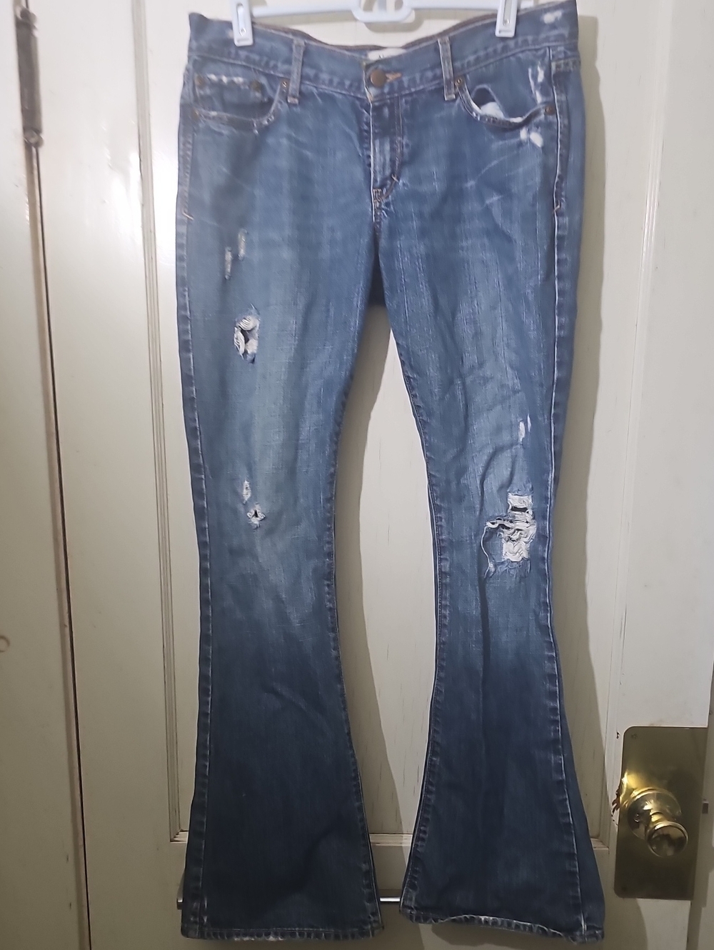 Women’s Abercrombie & Fitch Sz 6s Distressed Flared Jeans - Madison
